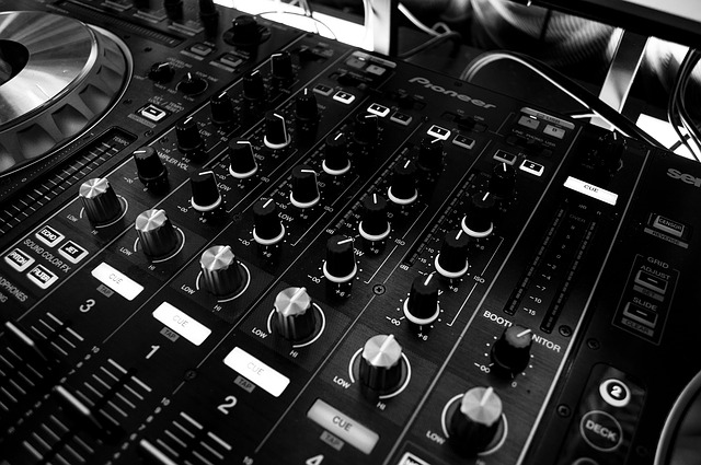 Sound Table Control อุปกรณ์ควบคุมเสียง Sound Table Control อุปกรณ์ควบคุมเสียง